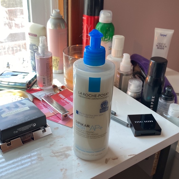 La roche-posay gentle foaming moisturizing foaming wash for dry to extra dry ski - Picture 2 of 3